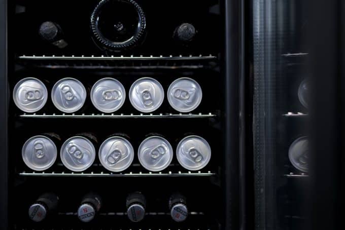 Kühlschrank 20 Bier- und Getränkeflaschen, einbaubar und freistehend