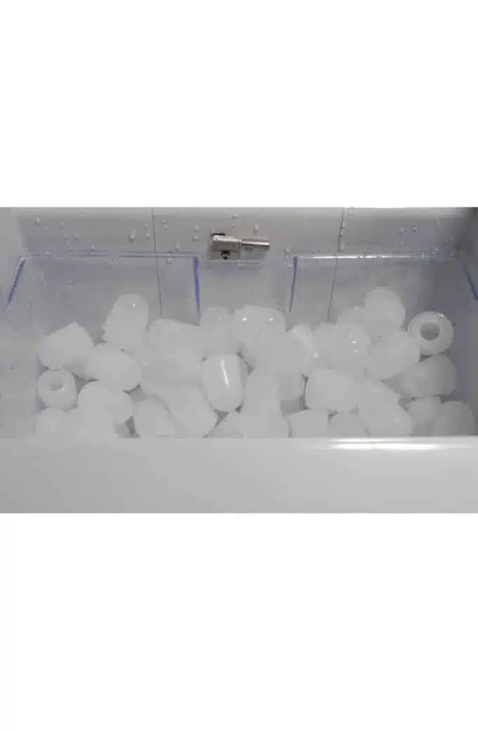 Professionelle Eiswürfelmaschine mit Wasserzuleitung und zylindrischen Eiswürfeln 50 kg