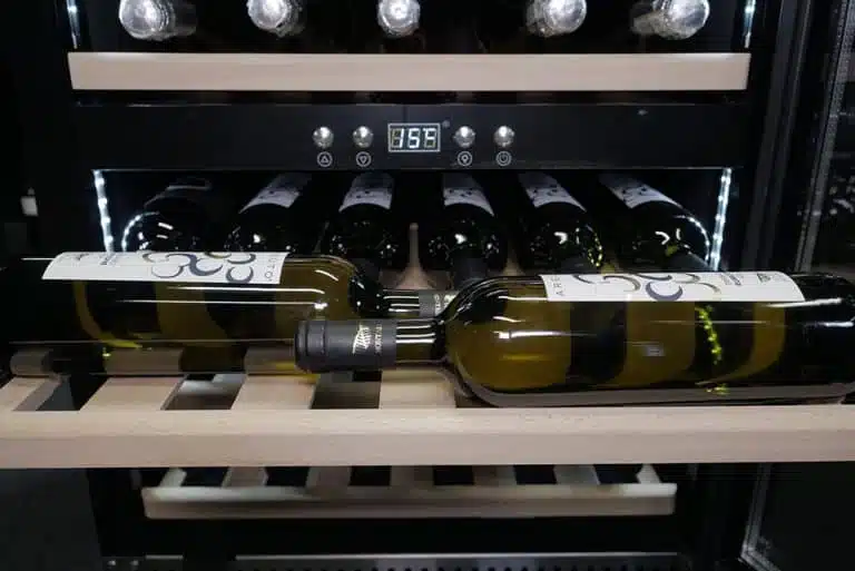 datron_vini_italy_cantinetta_frigo_vino_40_bottiglie_doppia_temperatura_incasso_classe_a_black-03