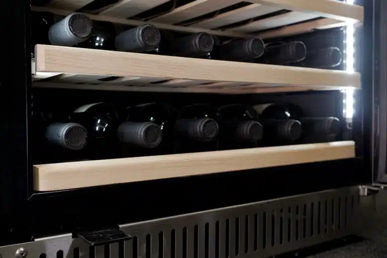 datron_vini_italy_cantinetta_frigo_vino_40_bottiglie_doppia_temperatura_incasso_classe_a_black-04