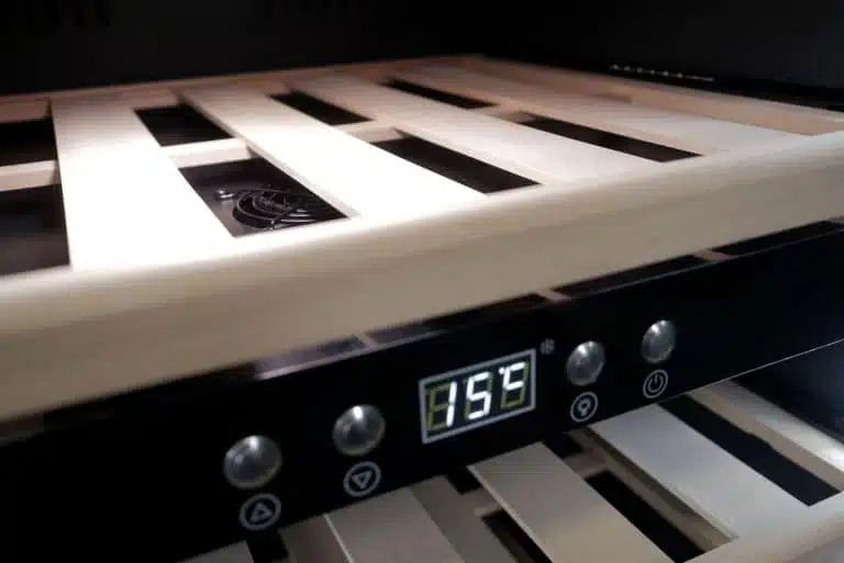 datron_vini_italy_cantinetta_frigo_vino_40_bottiglie_doppia_temperatura_incasso_classe_a_black-06