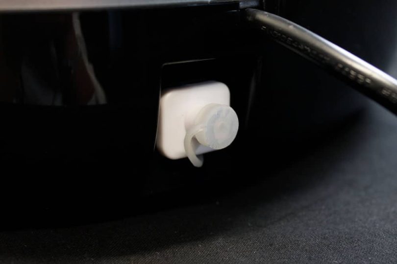 Kompakte Eiswürfelmaschine mit zylindrischen Eiswürfeln 25 kg