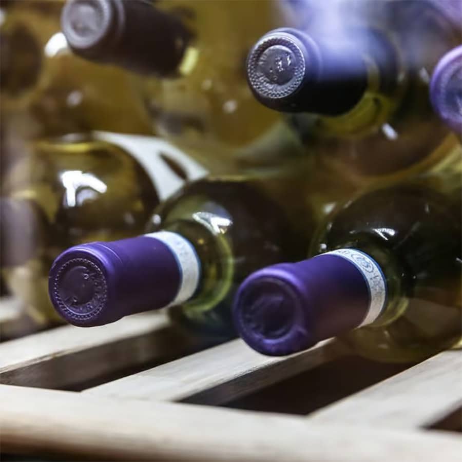 Tutti i consigli per proteggere la tua collezione di vini dagli effetti nocivi dei raggi UV della luce